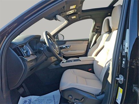 New 2026 Volvo XC90 T8 Plus image 9
