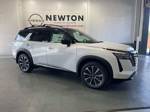 New 2026 Nissan Pathfinder Platinum FWD image 1
