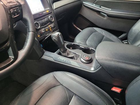 Used 2018 Ford Explorer XLT w/ Equipment Group 202A image 26