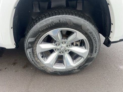Used 2022 RAM 1500 Limited w/ Body Color Bumper Group AWD/4WD image 9