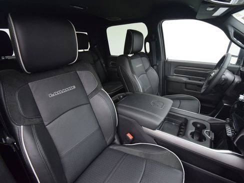 New 2026 RAM 2500 Laramie AWD/4WD image 18