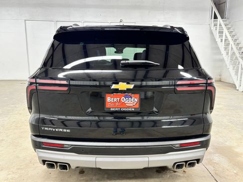 Used 2026 Chevrolet Traverse LT w/ LPO, Floor Liner Package FWD image 6