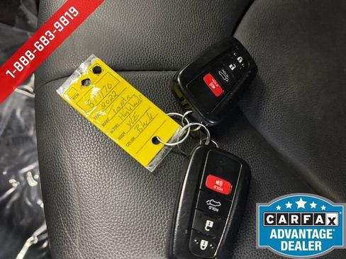 Used 2022 Toyota Highlander XLE AWD/4WD image 27