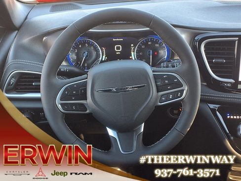 New 2026 Chrysler Pacifica Select image 13