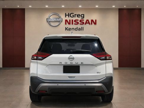 Used 2024 Nissan Rogue SV FWD image 6