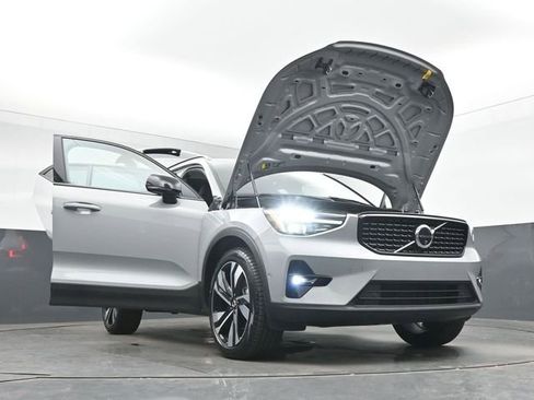 Used 2025 Volvo XC40 B5 Plus AWD/4WD image 54