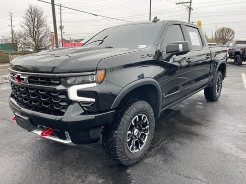 Used 2023 Chevrolet Silverado 1500 ZR2 w/ Technology Package image 3
