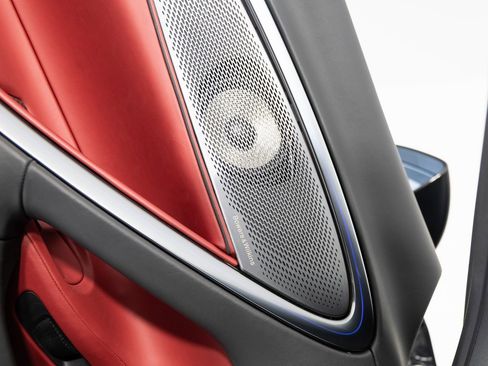 Used 2025 McLaren Artura Spider image 18