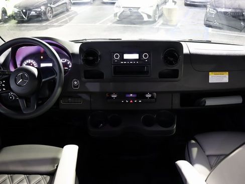 Used 2023 Mercedes-Benz Sprinter 2500 image 16