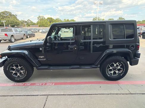 Used 2015 Jeep Wrangler Unlimited Sahara w/ Dual Top Group AWD/4WD image 5