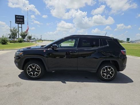 Used 2024 Jeep Compass Trailhawk AWD/4WD image 4