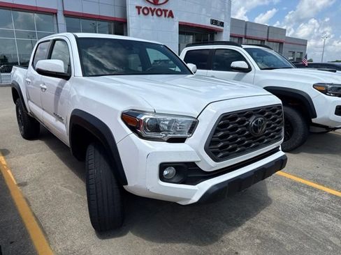 Used 2022 Toyota Tacoma TRD Off-Road w/ Technology Package AWD/4WD image 12