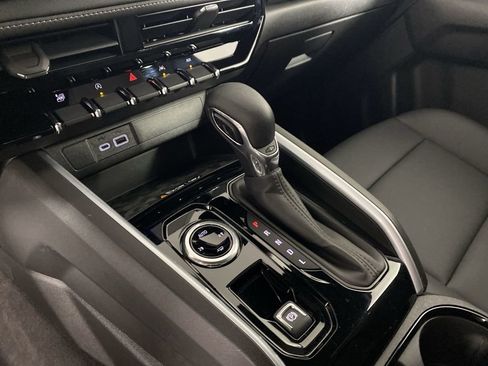 Used 2024 Chevrolet Colorado LT w/ LT Convenience Package III image 19