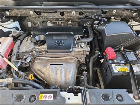 Used 2018 Toyota RAV4 LE FWD image 21