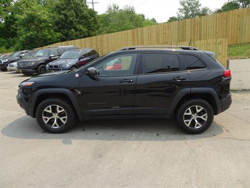 Used 2017 Jeep Cherokee Trailhawk w/ Cold Weather Group AWD/4WD image 5