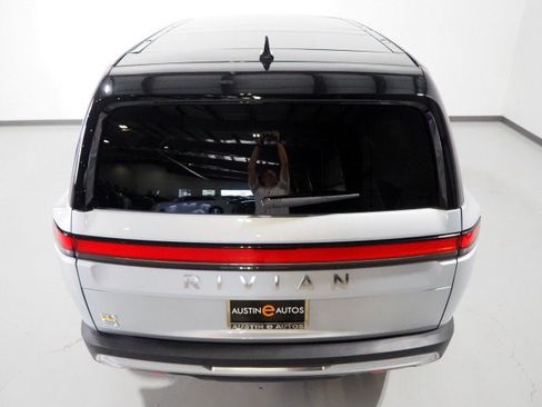 Used 2024 Rivian R1S AWD Adventure image 8