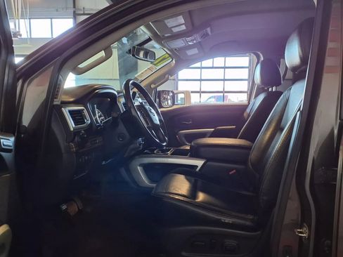 Used 2017 Nissan Titan SL AWD/4WD image 15