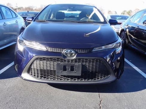 Used 2021 Toyota Corolla LE image 2
