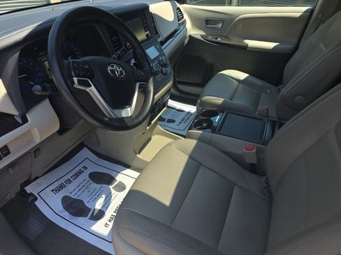 Used 2020 Toyota Sienna XLE Premium AWD/4WD image 13