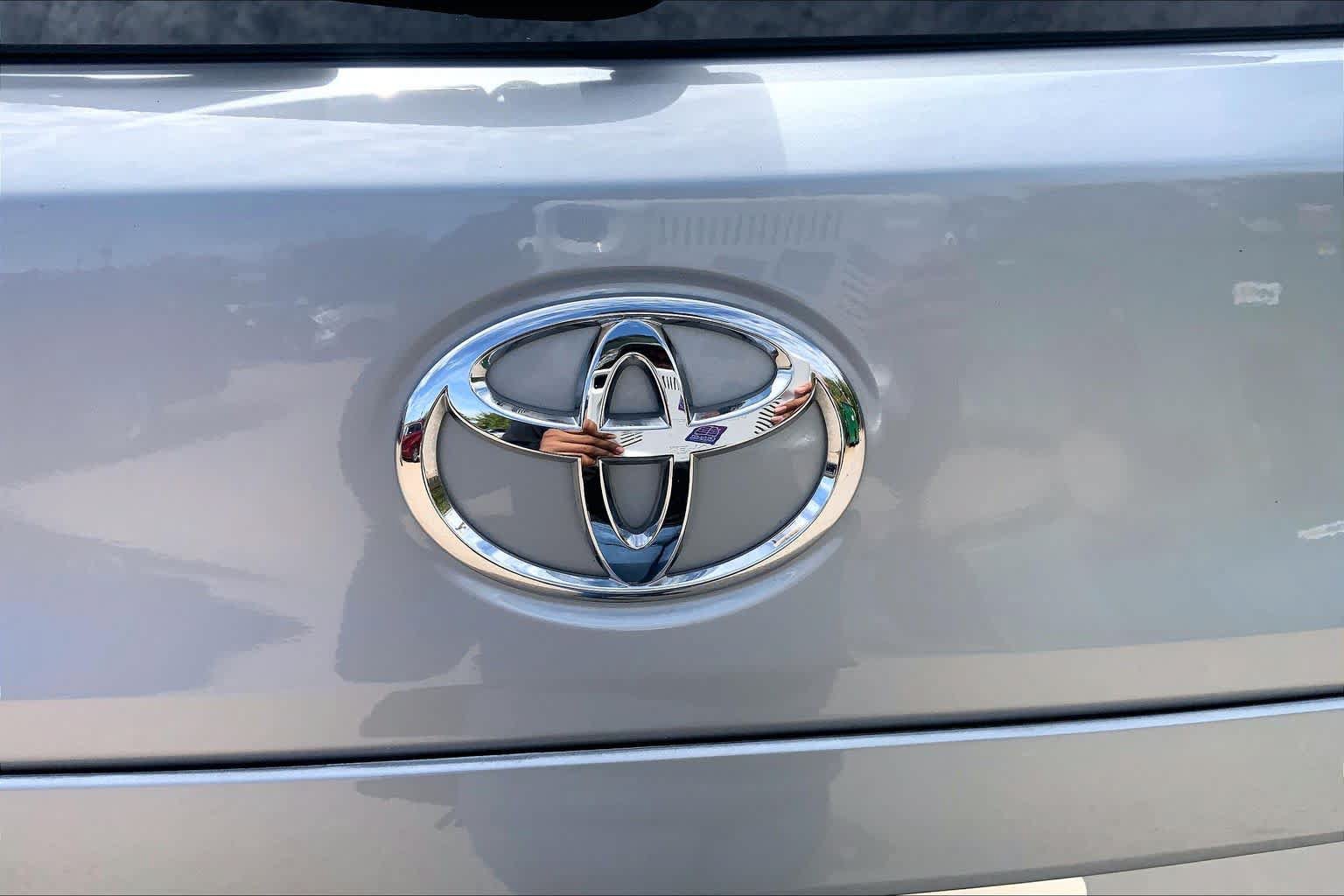 Used 2026 Toyota Corolla Cross LE FWD image 30