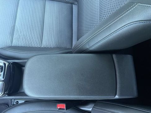 Used 2025 Chevrolet Trax LT FWD image 27