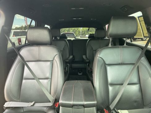 Used 2023 Chevrolet Traverse RS FWD image 29