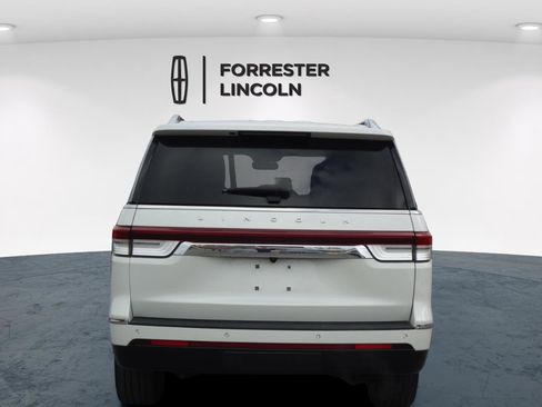 Used 2023 Lincoln Navigator Reserve image 4