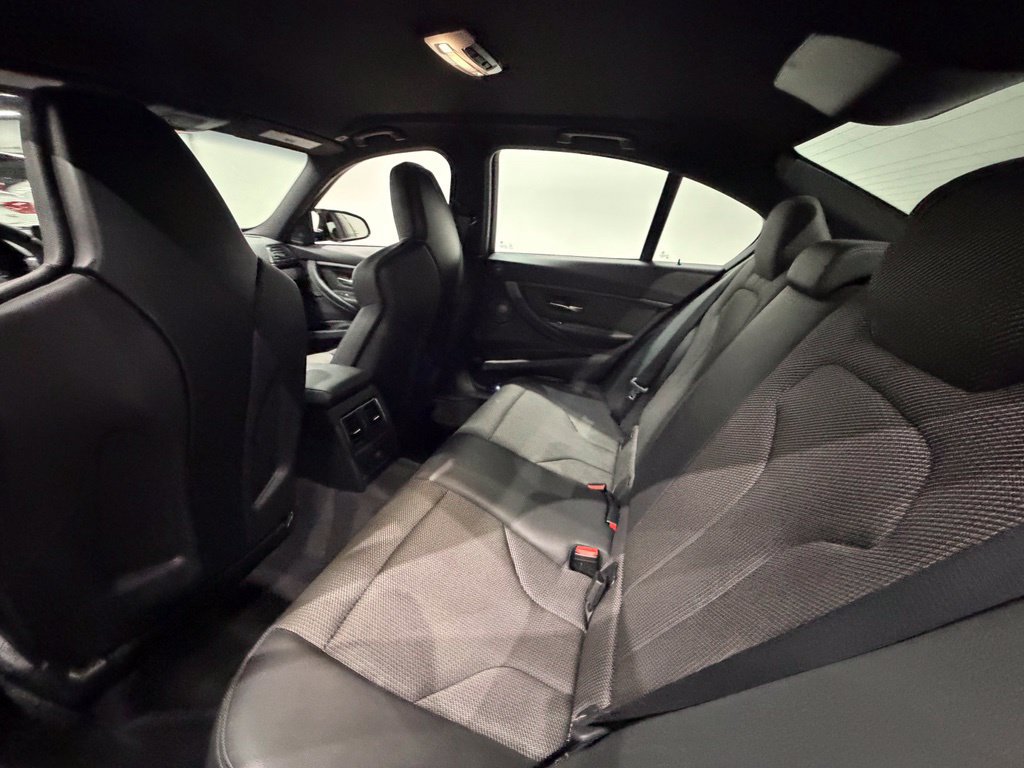 Used 2016 BMW M3 RWD image 30