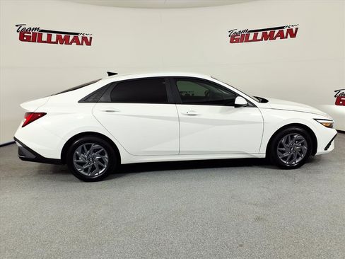 Used 2024 Hyundai Elantra Blue image 5