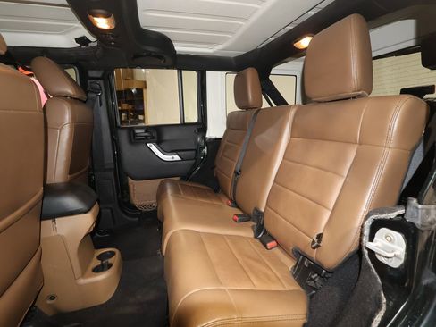 Used 2012 Jeep Wrangler Unlimited Sahara w/ Connectivity Group image 14