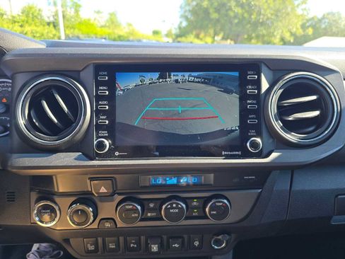 Used 2022 Toyota Tacoma TRD Off-Road image 26