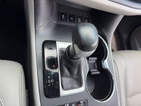 Used 2015 Toyota Highlander Limited AWD/4WD image 25