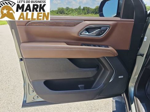 Used 2023 Chevrolet Tahoe High Country w/ Advanced Technology Package AWD/4WD image 23