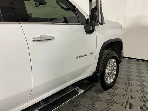 Used 2025 Chevrolet Silverado 2500 LTZ w/ LTZ Convenience Package image 9