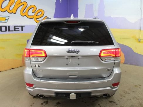 Used 2017 Jeep Grand Cherokee Overland AWD/4WD image 7