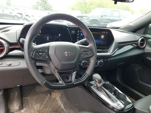 Used 2024 Chevrolet Trax RS w/ Sunroof Package FWD image 12