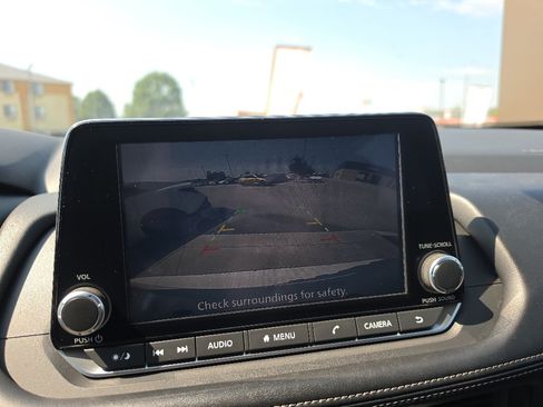 Used 2024 Nissan Rogue S FWD image 23