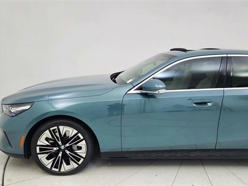 Used 2026 BMW 540i xDrive image 4