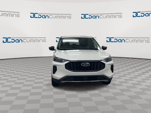 Used 2023 Ford Escape Active AWD/4WD image 3