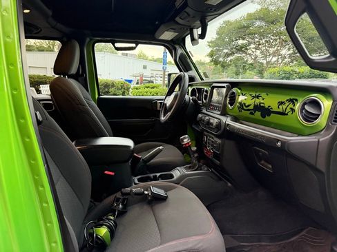Used 2019 Jeep Wrangler Unlimited Rubicon AWD/4WD image 15