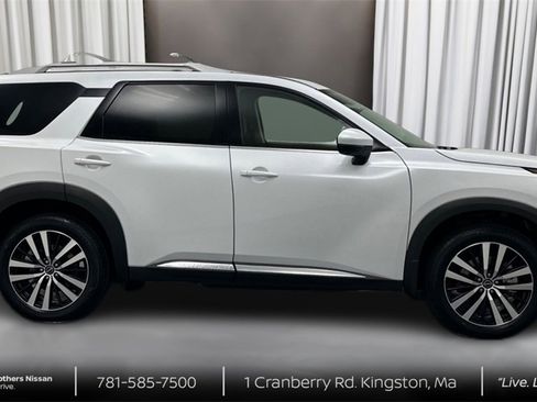 New 2025 Nissan Pathfinder Platinum w/ Cargo Package image 4