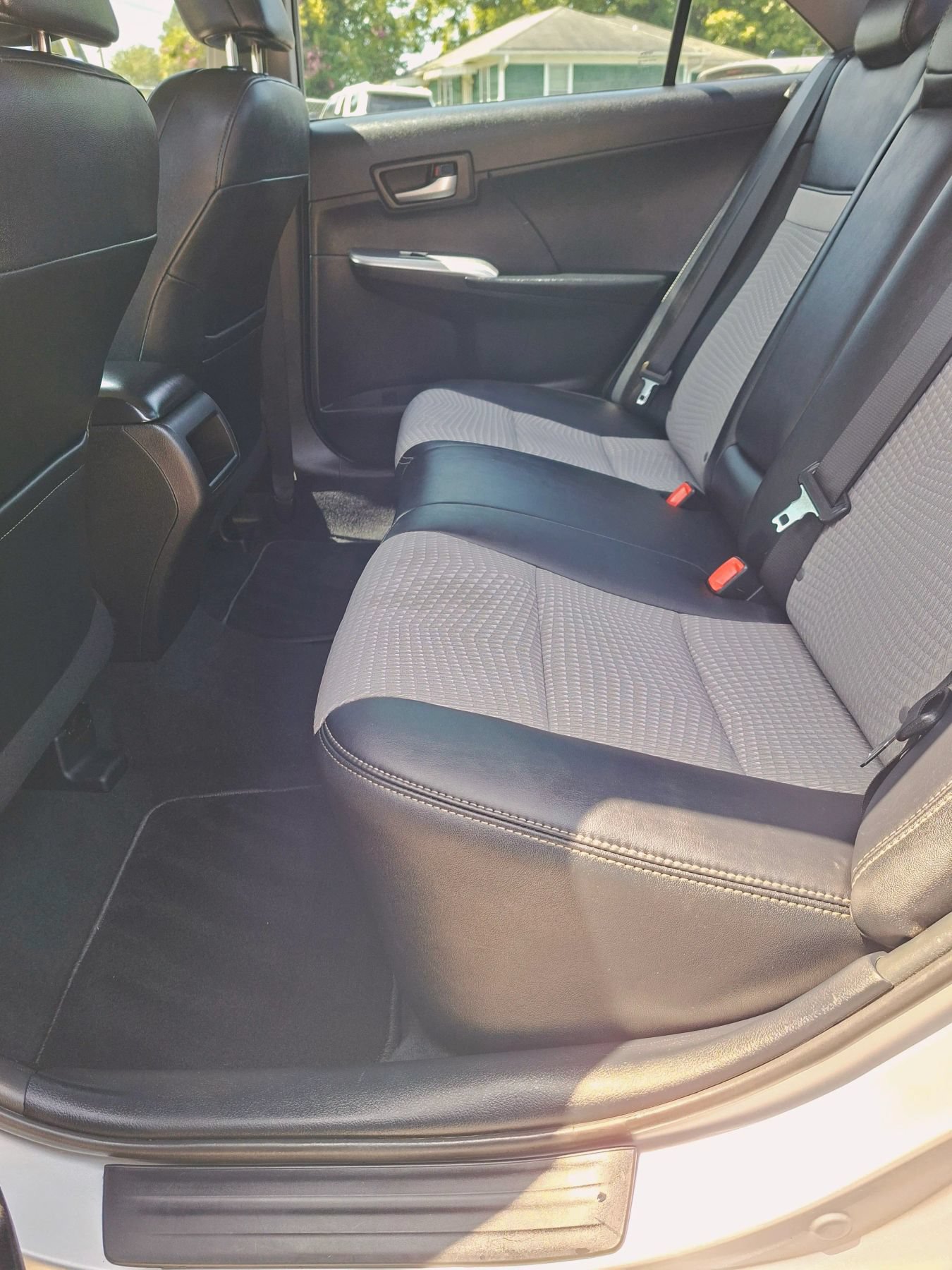 Used 2014 Toyota Camry SE FWD image 10