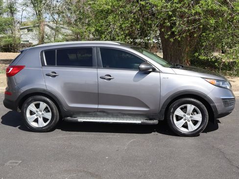 Used 2011 Kia Sportage LX w/ Convenience Pkg AWD/4WD image 3