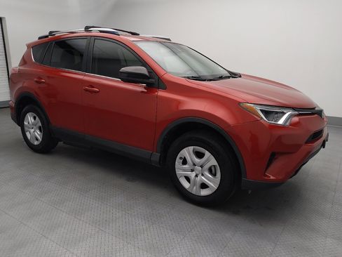 Used 2017 Toyota RAV4 LE FWD image 11