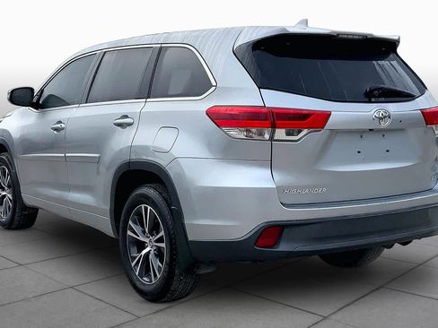 Used 2017 Toyota Highlander Plus FWD image 12