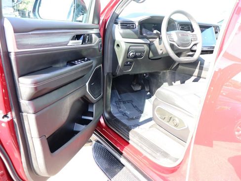 Used 2024 Jeep Wagoneer Series III AWD/4WD image 10