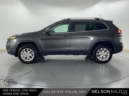 Used 2017 Jeep Cherokee Latitude w/ Safety/Convenience Group image 9