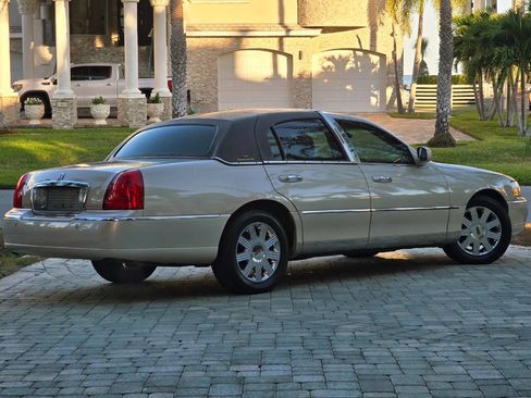 Used 2003 Lincoln Town Car Cartier image 5