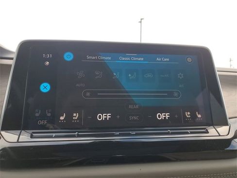 Certified 2025 Volkswagen Atlas SE image 21