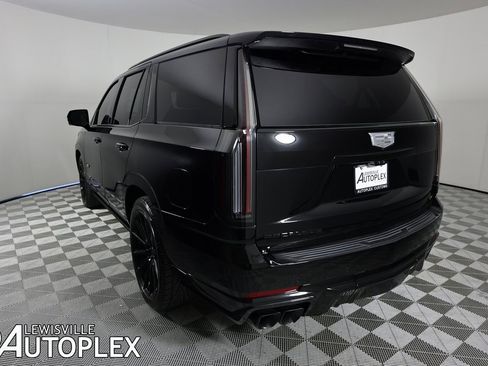 Used 2025 Cadillac Escalade V w/ LPO, ONYX Package image 9